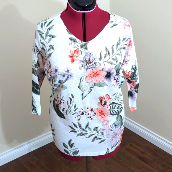 Skovhuus White V-Neck Sweater With Multicolored Floral Design - Picture 1 of 9
